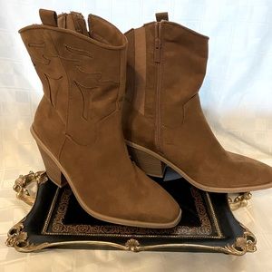 torrid Western Pull On Bootie Boots Cognac color size 7.5 WW